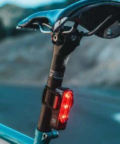 LUMIERE LEZYNE STRIP DRIVE ALERT AR 8 LUMIERE LEZYNE STRIP DRIVE ALERT AR -ÉQUIPEMENTS VELO Boutique de vente femto front 2 1