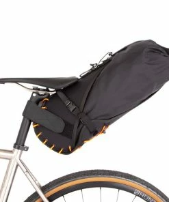 SACOCHE RESTRAP SADDLE BAG 14L + DRY BAG -ÉQUIPEMENTS VELO Boutique de vente fxc1bjourwu8isym3ele 00 14l saddle bag4 1024x1024 1