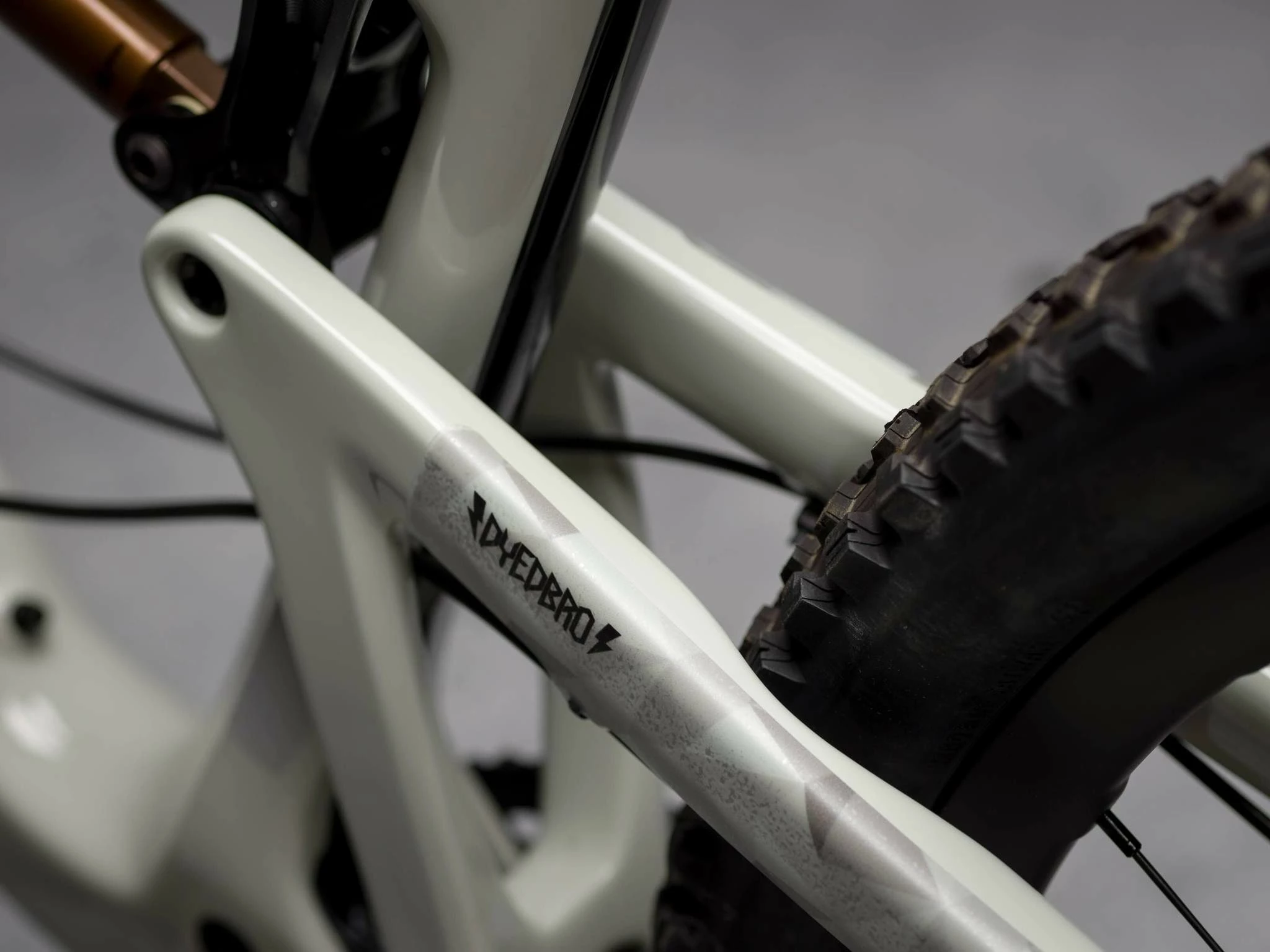 STICKERS DE PROTECTION DYEDBRO GEOMETRIC 4 STICKERS DE PROTECTION DYEDBRO GEOMETRIC – Image 2