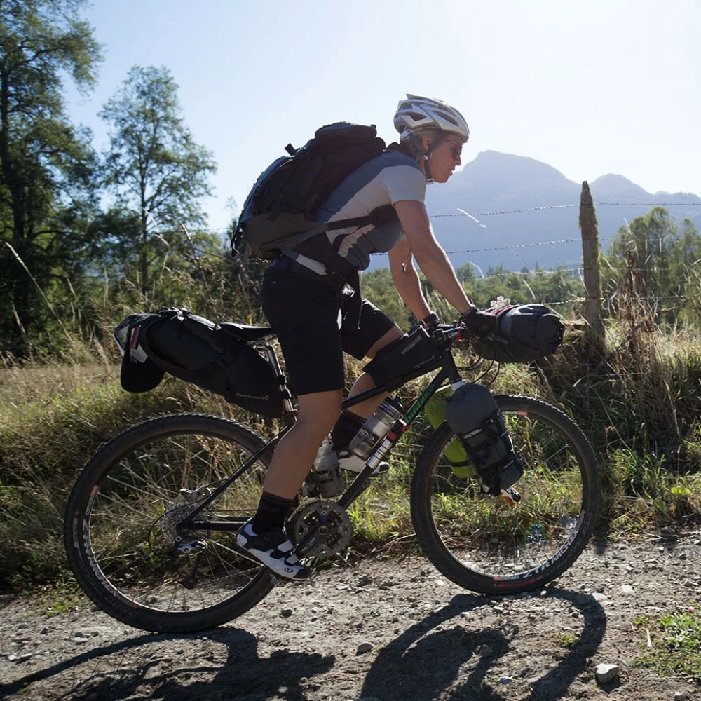 Sacoche Outpost Seat Pack BLACKBURN Pour Tige De Selle 7 Sacoche Outpost Seat Pack BLACKBURN Pour Tige De Selle – Image 5