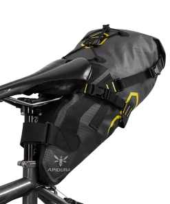 SACOCHE DE SELLE APIDURA EXPEDITION SADDLE PACK 9L -ÉQUIPEMENTS VELO Boutique de vente saddle pack dry 9l perspective on bike 1180x640 1